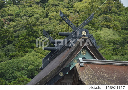 出雲大社・本殿の大屋根(ちゃん塗り)(島根県出雲市大社町) 出雲大社・本殿の大屋根(ちゃん塗り)(島根県出雲市大社町) 138925137