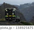 霧の中を走る 138925875