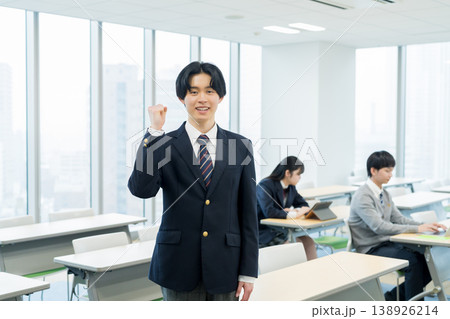 教室の男子高校生 138926214