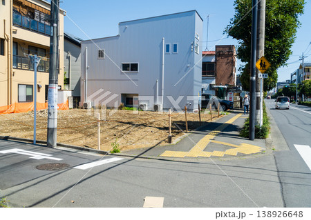 住宅の解体で角地にできた更地 138926648