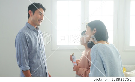 お年玉 親戚 家族 イメージ 138926750