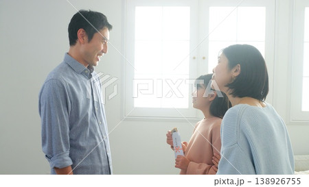 お年玉 親戚 家族 イメージ お年玉 親戚 家族 イメージ 138926755