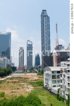 Vacant land surrounded by modern city buildings Vacant land surrounded by modern city buildings 138927614