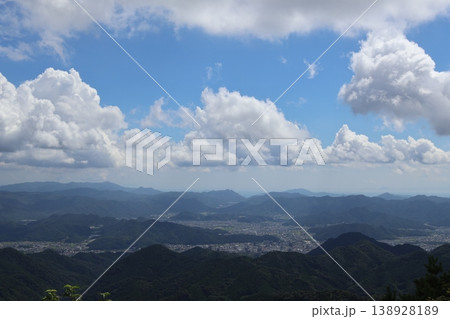 2025年9月半ば東鳳翩山山頂から望む山口市街大内地区方面 2025年9月半ば東鳳翩山山頂から望む山口市街大内地区方面 138928189