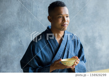 浴衣を着た外国人男性　　 138928299