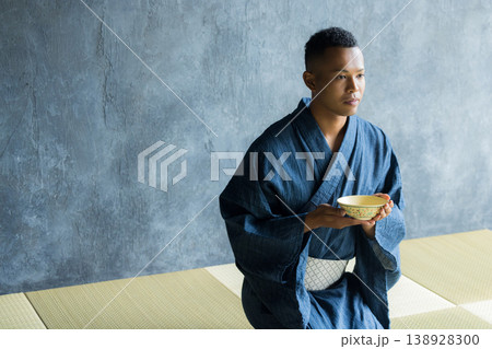 浴衣を着た外国人男性　　 138928300