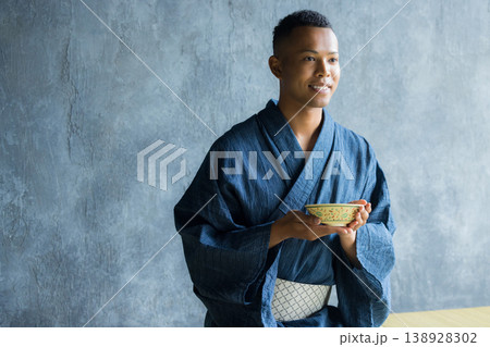 浴衣を着た外国人男性 浴衣を着た外国人男性 138928302
