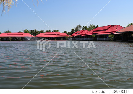 タイ・サームパンナーム水上市場の風景 138928319