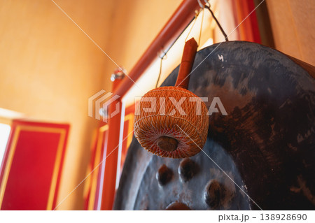 Close-Up of Traditional Gong and Mallet with Warm Ambient Light in a Cultural Setting, Perfect for Music, Art, and Meditation Themes 138928690