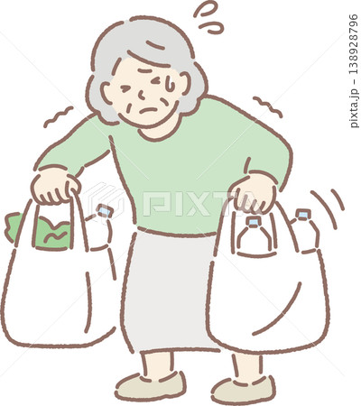重い買い物袋を持つ高齢女性 重い買い物袋を持つ高齢女性 138928796