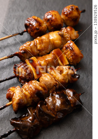 美味しい焼き鳥盛り合わせ 138929526