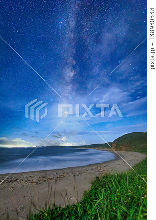 南国の海と天の川、種子島中山海岸の夜景 138930338