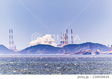 鹿児島・種子島でのH-IIIロケット打ち上げの瞬間 138930634