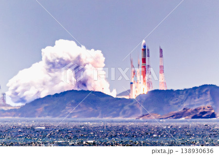日本の宇宙開発を象徴するH-IIIロケットの打ち上げ 138930636