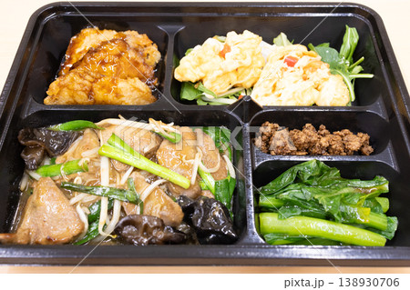 美味しいレバニラ炒めなどの中華料理 138930706