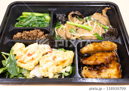 美味しいレバニラ炒めなどの中華料理 138930709