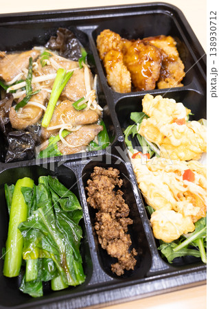 美味しいレバニラ炒めなどの中華料理 138930712