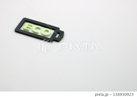 人生のエコ生活を送るための電池型タグ 138930923