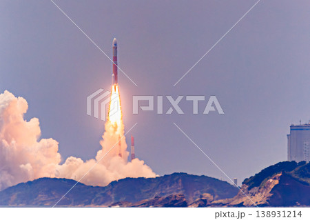 鹿児島・種子島で捉えたH-IIIロケット上昇シーン 138931214