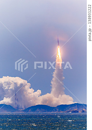 日本の宇宙開発を象徴するロケット発射の瞬間 138931222