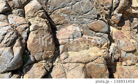奄美大島ホノホシ海岸 自然が刻んだ荒々しい岩肌のテクスチャ- 奄美大島ホノホシ海岸 自然が刻んだ荒々しい岩肌のテクスチャ- 138931458