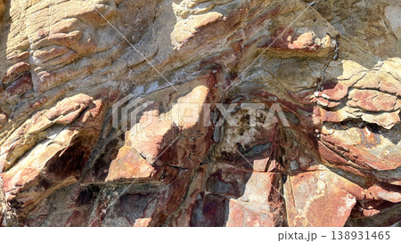 奄美大島ホノホシ海岸 自然が刻んだ荒々しい岩肌のテクスチャ- 奄美大島ホノホシ海岸 自然が刻んだ荒々しい岩肌のテクスチャ- 138931465