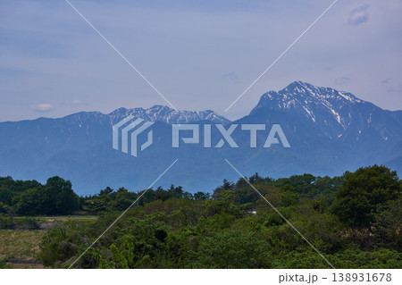 山梨県 八ヶ岳PAからの甲斐駒ヶ岳の眺め 山梨県 八ヶ岳PAからの甲斐駒ヶ岳の眺め 138931678