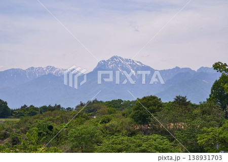 山梨県 八ヶ岳PAからの甲斐駒ヶ岳の眺め 山梨県 八ヶ岳PAからの甲斐駒ヶ岳の眺め 138931703
