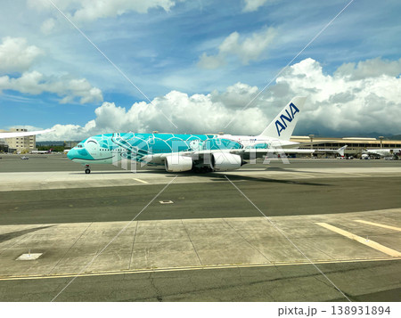 ホノルル空港にて離陸前の全日空A380機 ホノルル空港にて離陸前の全日空A380機 138931894