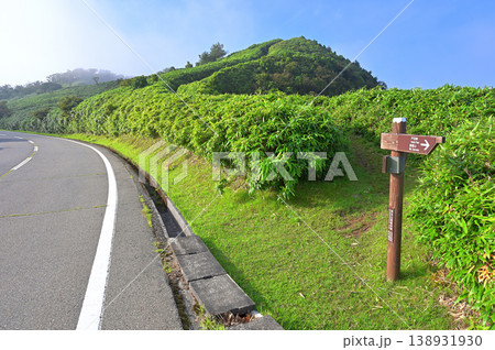 伊豆半島 伊豆山稜線歩道 西伊豆スカイラインと緑の古稀山 伊豆半島 伊豆山稜線歩道 西伊豆スカイラインと緑の古稀山 138931930