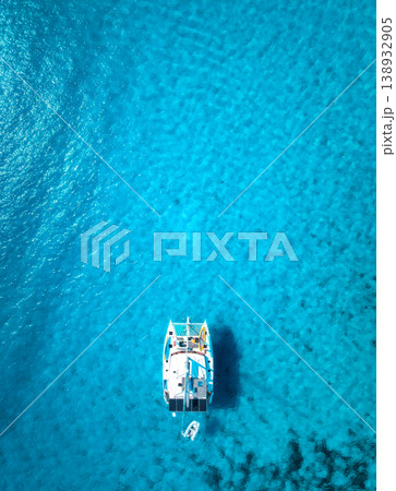 Aerial view of a yacht in the crystal-clear turquoise water Aerial view of a yacht in the crystal-clear turquoise water 138932905