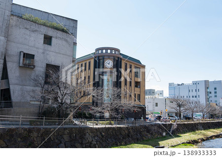 女鳥羽川越しの時計博物館 女鳥羽川越しの時計博物館 138933333