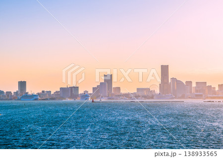 日本の横浜都市景観珍景3隻ⅢⅡプリンセス揃い踏み…出港する飛鳥Ⅲや飛鳥Ⅱ、横浜関内タワーなどを望む 日本の横浜都市景観珍景3隻ⅢⅡプリンセス揃い踏み…出港する飛鳥Ⅲや飛鳥Ⅱ、横浜関内タワーなどを望む 138933565