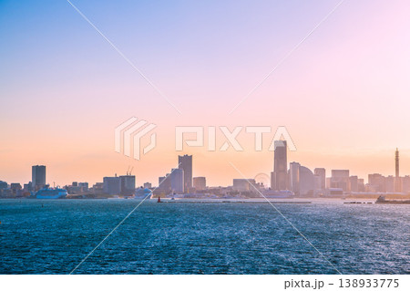日本の横浜都市景観珍景3隻ⅢⅡプリンセス揃い踏み…出港する飛鳥Ⅲや飛鳥Ⅱ、横浜関内タワーなどを望む 日本の横浜都市景観珍景3隻ⅢⅡプリンセス揃い踏み…出港する飛鳥Ⅲや飛鳥Ⅱ、横浜関内タワーなどを望む 138933775