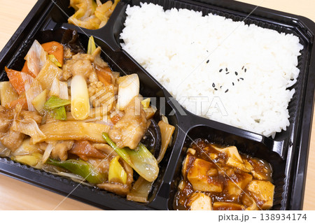 おいしい中華弁当、肉野菜炒め弁当 138934174