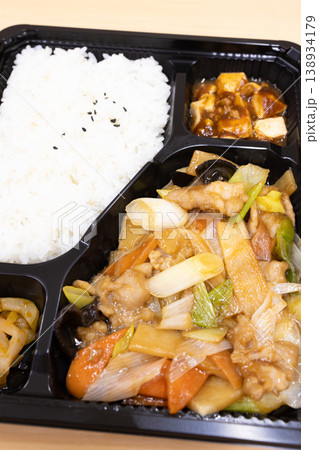 おいしい中華弁当、肉野菜炒め弁当 おいしい中華弁当、肉野菜炒め弁当 138934179