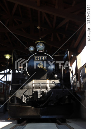 春雷号として北海道から四国にやって来た保存機関車のC57-44号機 138941144