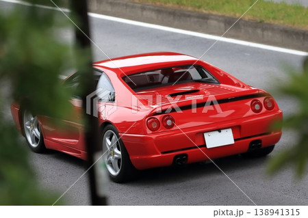 イタリア製の赤いスポーツカー イメージ イタリア製の赤いスポーツカー イメージ 138941315