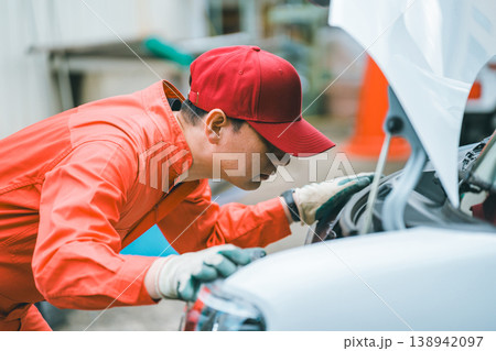 自動車整備士 138942097