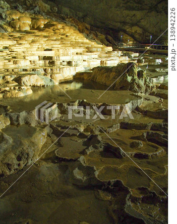 山口県美祢市・秋芳洞の百枚皿 138942226