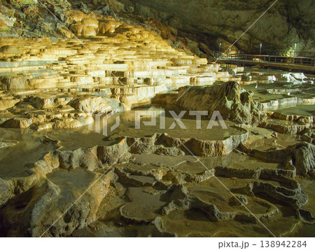 山口県美祢市・秋芳洞の百枚皿 138942284