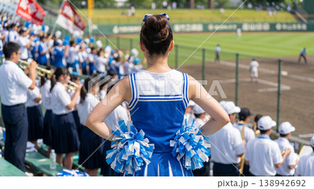 応援するチアガール 138942692