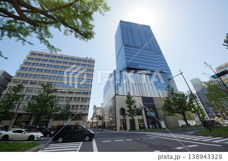 新緑の御堂筋街並み 138943328