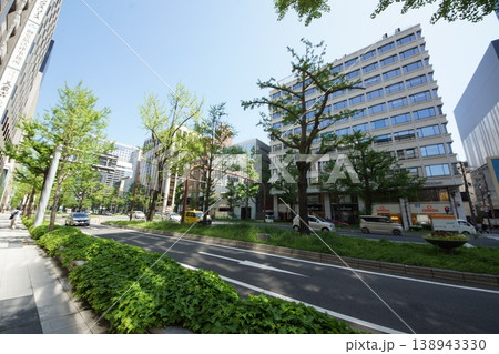 新緑の御堂筋街並み 新緑の御堂筋街並み 138943330