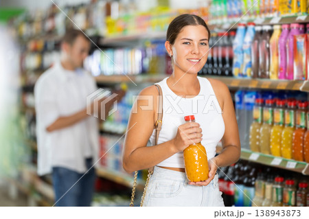 Young woman choosing soda in store 138943873