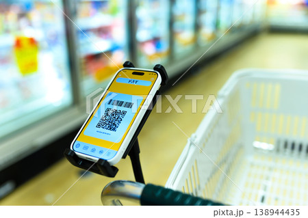 スマホでキャッシュレス決済 スマホでキャッシュレス決済 138944435