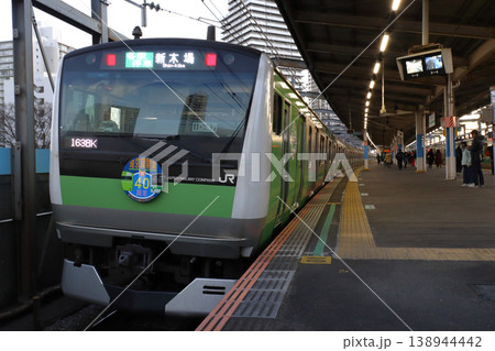 ［JA］埼京線E233系電車（開業40周年記念ラッピング編成） 138944442