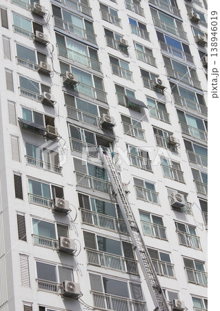 This is an apartment moving with a ladder truck. This is an apartment moving with a ladder truck. 138946019
