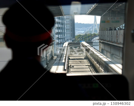 運転席視点のモノレール直線レール 駅進入シーン 日本｜ブログ・教育・交通解説素材 138946302