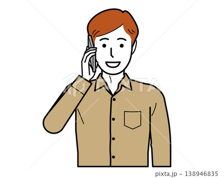 正面向き。スマホで電話するワイシャツを着た若い男性。その2 正面向き。スマホで電話するワイシャツを着た若い男性。その2 138946835